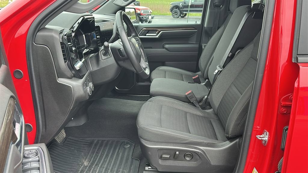 2025 Chevrolet Silverado 1500 LT