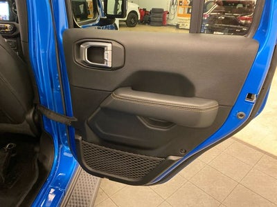2022 Jeep Gladiator Overland TOW PACKAGE