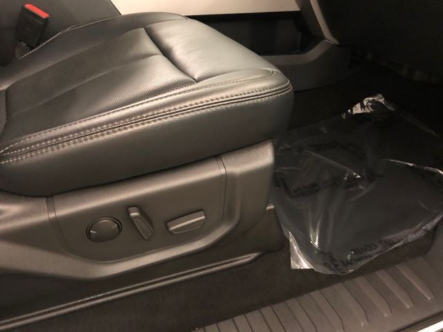 2022 Ford F-350SD Lariat ULTIMATE/TREMOR/BLACK APPEARANCE