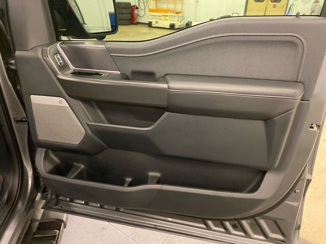 2025 Ford F-150 Lariat BLACK APPEARANCE PACKAGE