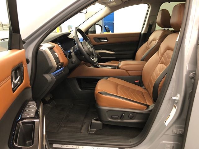 2023 Nissan Pathfinder Platinum BUCKETS