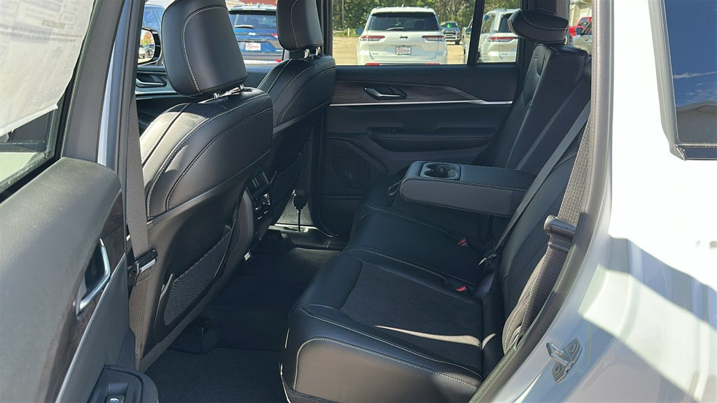 2027 Jeep Grand Cherokee GRAND CHEROKEE LAREDO ALTITUDE 4X4