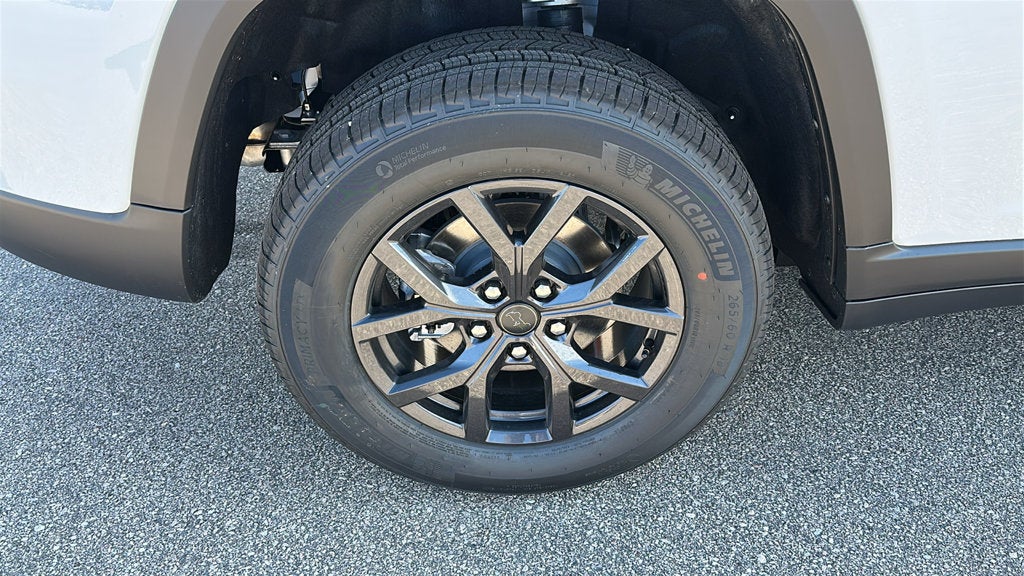 2027 Jeep Grand Cherokee GRAND CHEROKEE LAREDO ALTITUDE 4X4