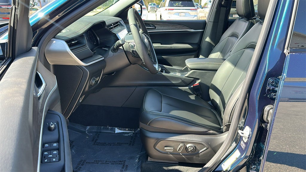 2027 Jeep Grand Cherokee GRAND CHEROKEE LIMITED 4X4