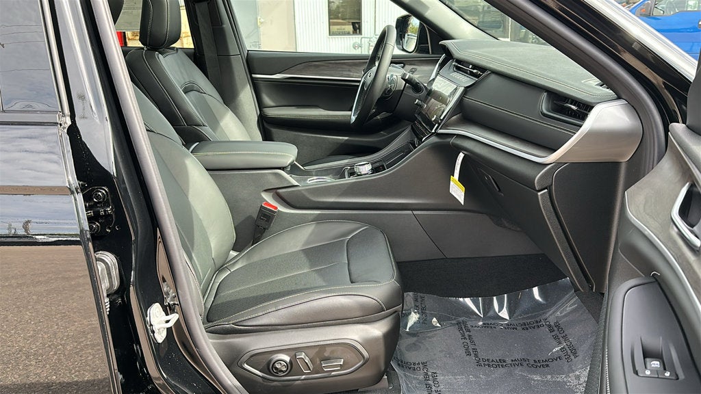 2027 Jeep Grand Cherokee GRAND CHEROKEE LIMITED RESERVE 4X4