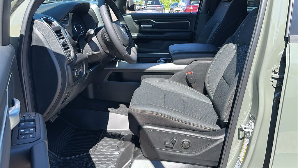 2026 RAM 1500 Big Horn Crew Cab 4x4 5'7' Box