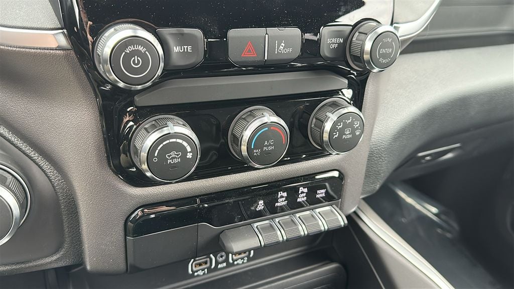 2026 RAM Ram 1500 RAM 1500 EXPRESS CREW CAB 4X4 5'7' BOX