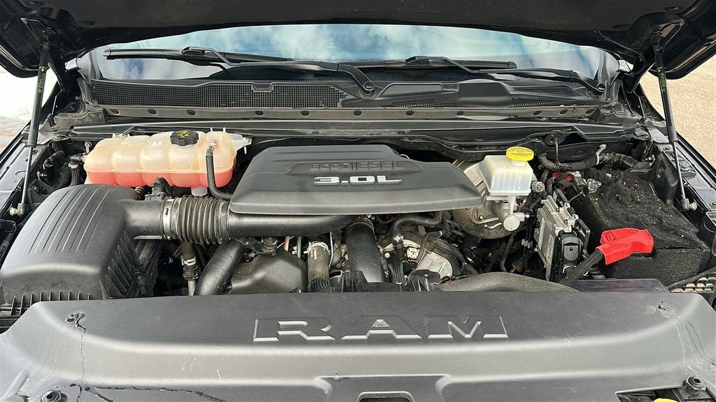 2021 RAM 1500 Laramie Crew Cab 4x4 5'7' Box