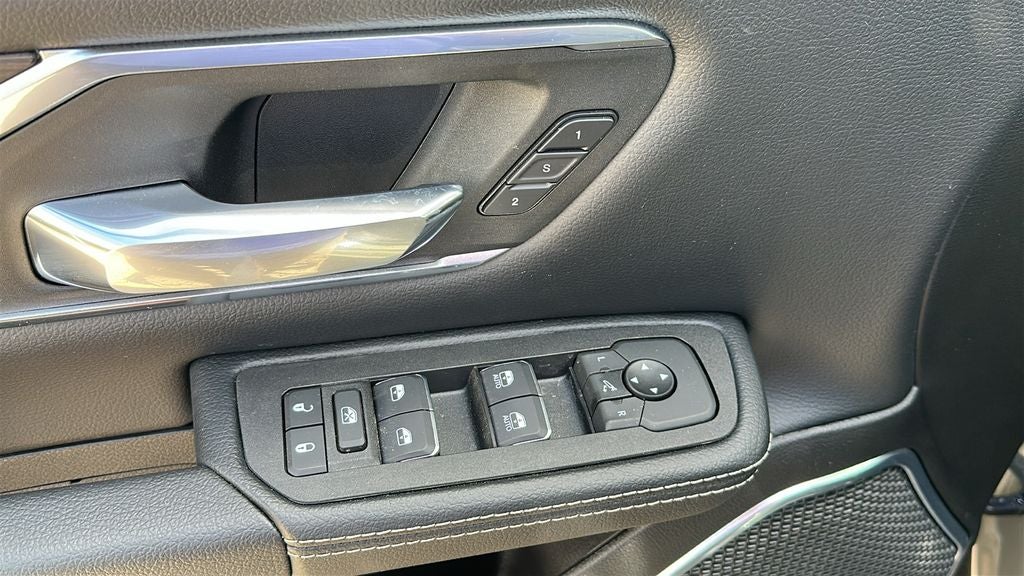 2026 RAM 1500 Laramie Crew Cab 4x4 5'7' Box