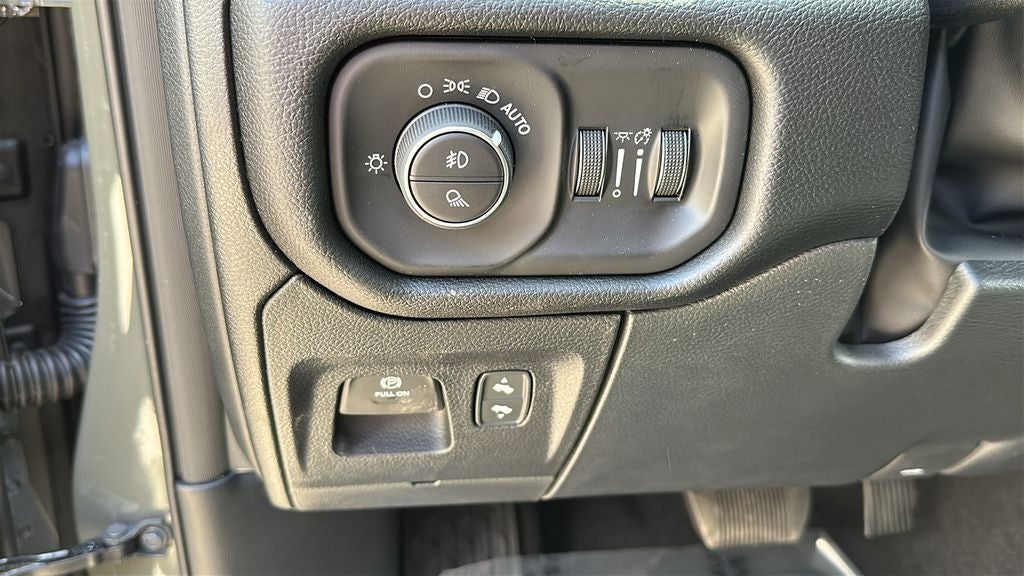2026 RAM 1500 Laramie Crew Cab 4x4 5'7' Box