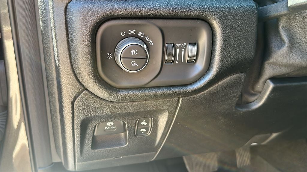 2020 RAM 1500 Laramie Crew Cab 4x4 5'7' Box
