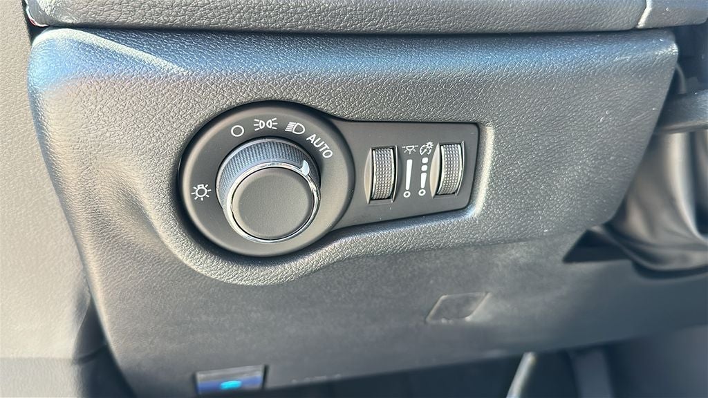 2027 Chrysler Pacifica PACIFICA SELECT AWD