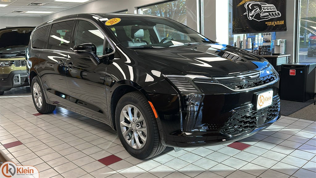 2027 Chrysler Pacifica Select