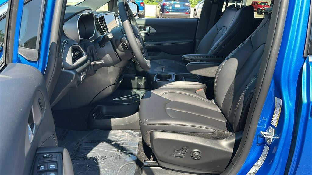 2027 Chrysler Pacifica PACIFICA SELECT AWD