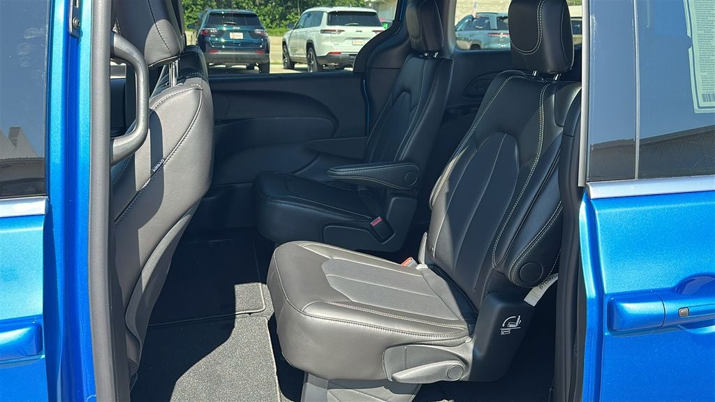 2027 Chrysler Pacifica PACIFICA SELECT AWD