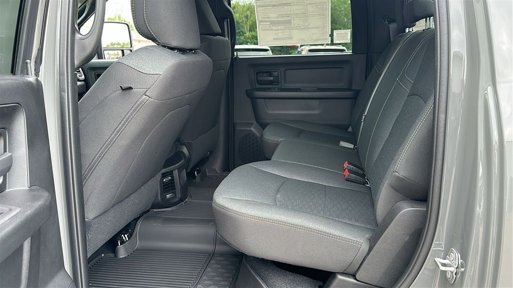 2026 RAM Ram 2500 RAM 2500 BLACK EXPRESS CREW CAB 4X4 6'4' BOX
