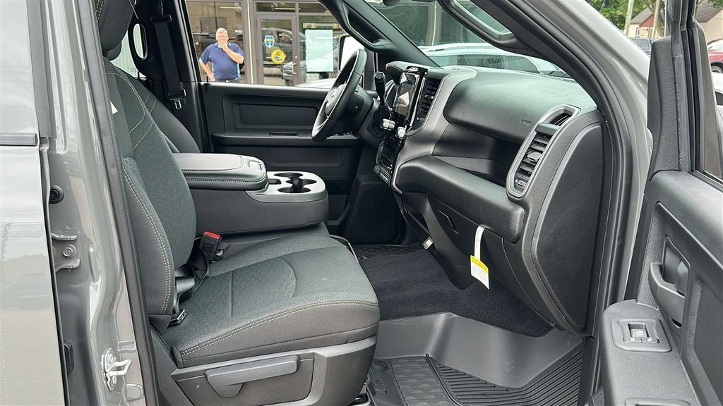 2026 RAM Ram 2500 RAM 2500 BLACK EXPRESS CREW CAB 4X4 6'4' BOX