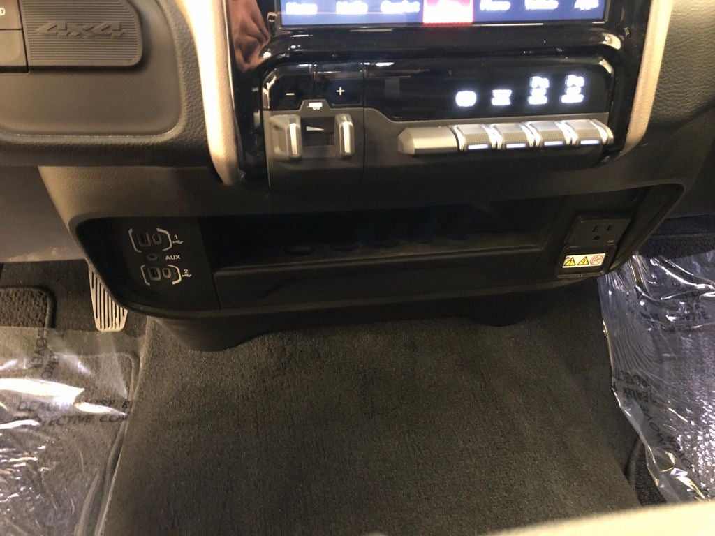 2024 RAM 2500 Laramie Crew Cab 4x4 6'4' Box